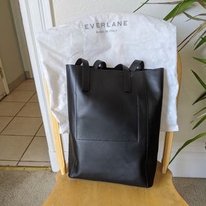 Everlane Petra day magazine tote - black